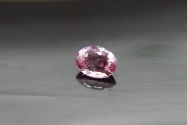 Vivid Pink Sapphire - Oval - 1.50 ct - COR authenticated