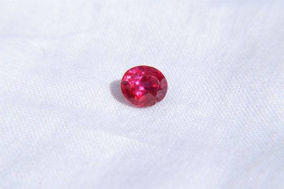 Vivid Red Ruby - Oval - 1.083 ct - IGL certified