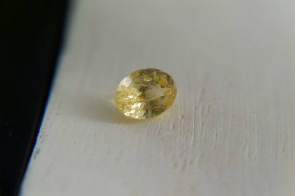Intense Neon Yellow Sapphire - Oval - 2.05 ct - COR authenticated