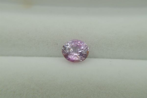 Pastel Violet Sapphire - Oval - 1.75 ct - COR authenticated