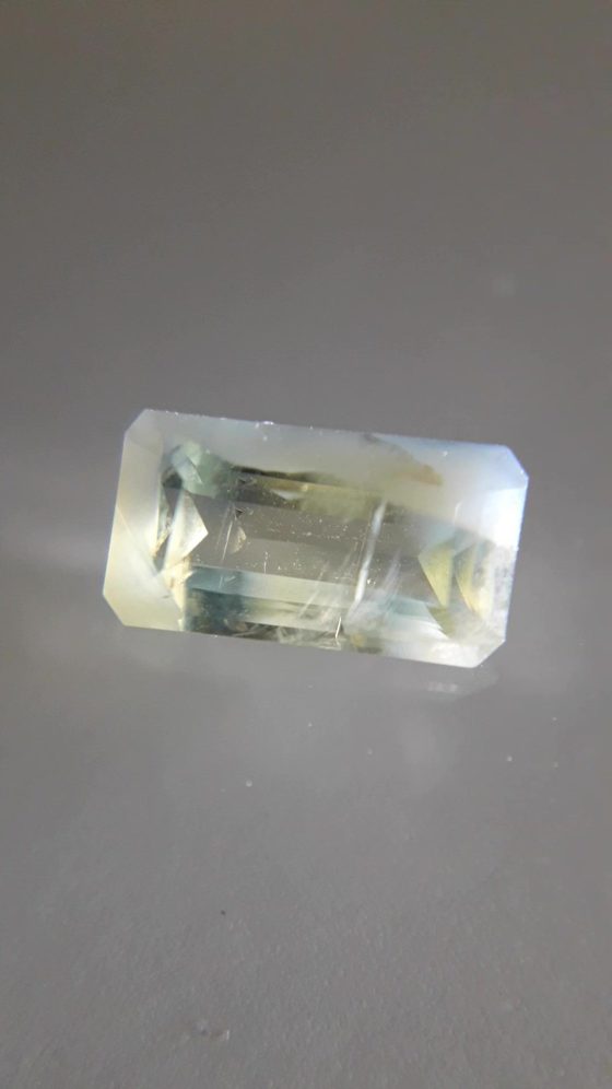 Green Sapphire - Rectangular - 1.65 ct - GIA certified
