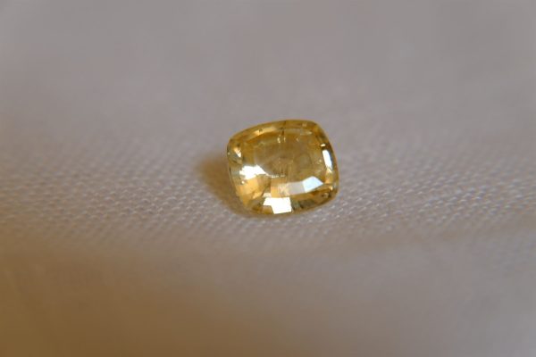 Vivid Yellow Sapphire - Cushion - 1.71 ct - AGL certified